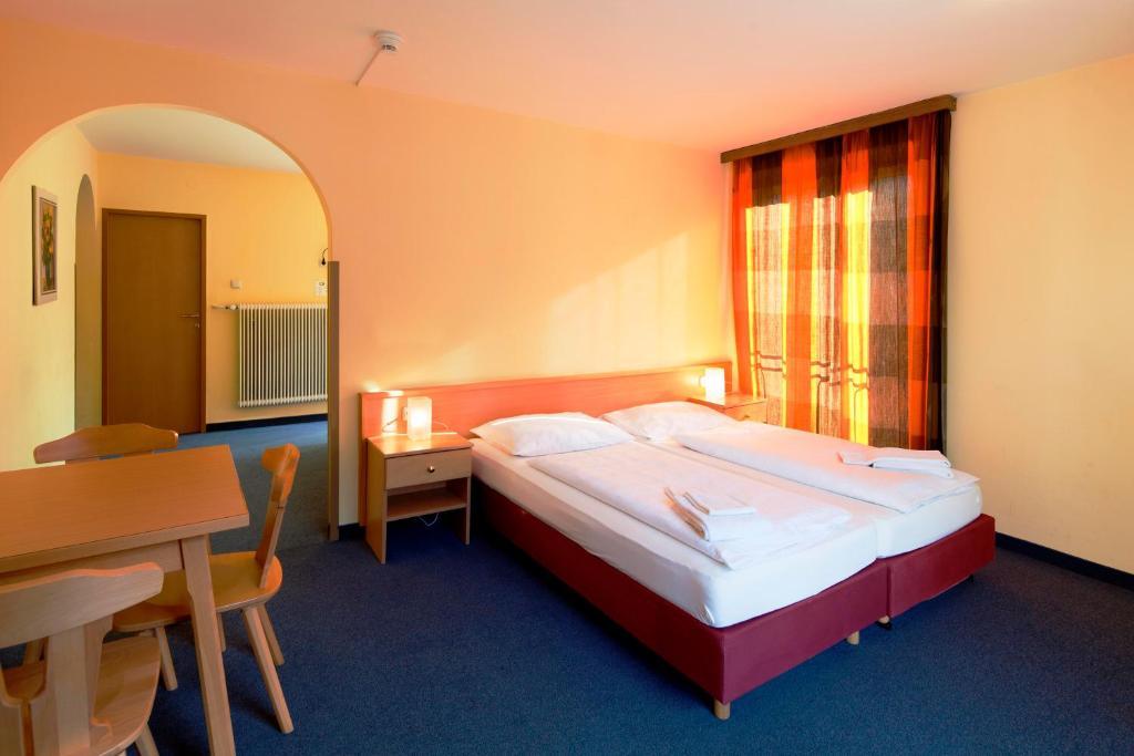 Euro Youth Hotel & Krone Bad Gastein Room photo